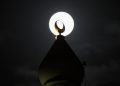 Superluna Azul en Dubái, Emiratos Árabes Unidos. / Foto: EFE.