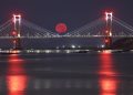 Superluna del Esturión en Vigo, España. / Foto: EFE.