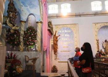 Altar mayor de la iglesia de La Asunción, en la capital de Guatemala. / Foto: DCA.