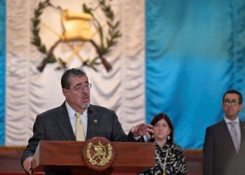 El presidente Bernardo Arévalo rechaza la represión contra la oposición en Venezuela.