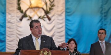 El presidente Bernardo Arévalo rechaza la represión contra la oposición en Venezuela.