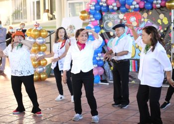 IGSS promueve el baile como parte de la terapia integral para adultos mayores