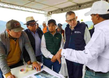 El ministro Félix Alvarado, durante la entrega de remozamiento de tramo de la Ruta Nacional 12, en San Marcos.