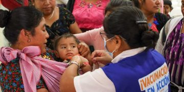 Campaña de vacunación contra sarampión y poliomielitis ha administrado más de 650 mil dosis . / Foto: MSPAS.