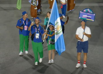 Así fue el momento en el que Guatemala desfiló en la inauguración de los Juegos Paralímpicos de París 2024