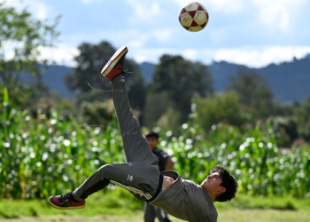 La foto de la semana: El futbol no sabe de fronteras ni de barreras sociales