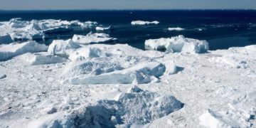 De acuerdo con un estudio, el menor grosor de la capa de hilo de Groenlandia se derretiría más rápido de lo previsto.