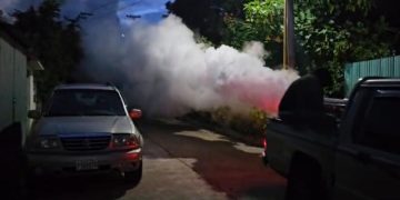 Dengue es combatido al caer la tarde en Santa Rosa. / Foto: MSPAS.