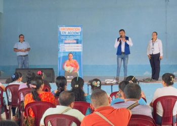 En La Tinta y Raxruhá, Alta Verapaz, instan a vacunar a la niñez contra polio y sarampión. / Foto: MSPAS.
