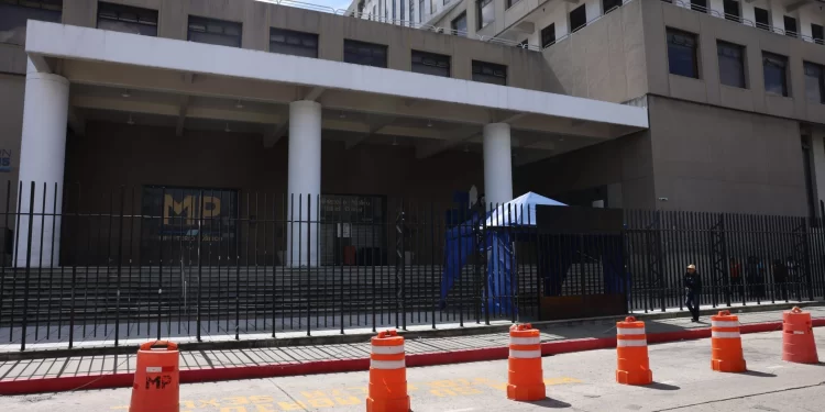 Abogados ven infundadas las acusaciones contra el presidente Arévalo