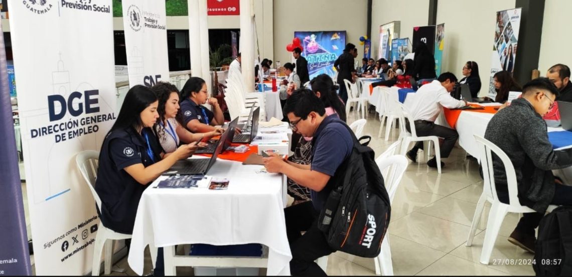 Feria Nacional del Empleo ha beneficiado a guatemaltecos. / Foto: Mintrab.