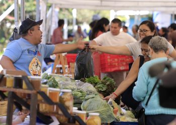 MAGA efectúa tercera Feria del Agricultor, en Campo de Marte