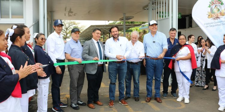 Autoridades del IGSS inauguraron los nuevos servicios de atención a pacientes en el Hospital Departamental de Escuintla. / Foto: IGSS.