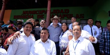 El presidente Bernardo Arévalo, durante su viaje de trabajo a Sacapulas, Quiché, donde firmó un acuerdo para el desarrollo del pueblo Tujaal.