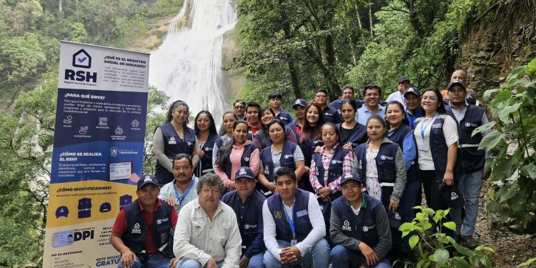 Personal del Mides ha llegado a diversos ricones del país como parte del Registro Social de Hogares. /Foto: Mides.