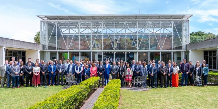 Autoridades y expertos del sector energía de Centroamérica se reúnen en el IICA, Costa Rica, para analizar el futuro de los biocombustibles y su rol en la descarbonización del transporte.