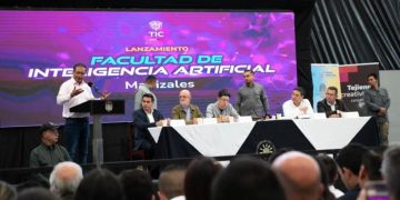 El presidente de Colombia, Gustavo Petro, y otras autoridades, durante el lanzamiento de la primera facultad de Inteligencia artificial.