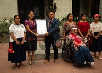 Ministerio de Cultura, nombra embajador de la Paz al director de la tradicional Danza de las Guacamayas