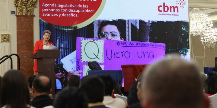 La doctora Lucrecia Peinado resaltó el compromiso del presidente Bernardo Arévalo con las personas con discapacidad.