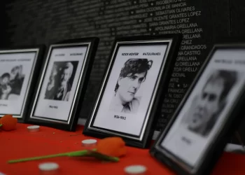 Periodistas holandeses asesinados en El Salvador durante el conflicto armado. / Foto: EFE.