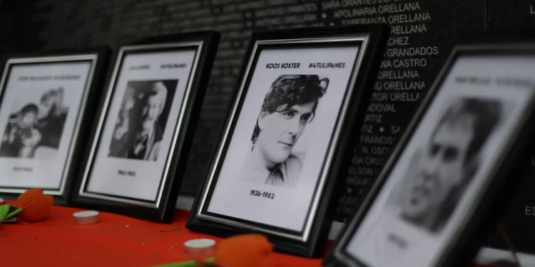 Periodistas holandeses asesinados en El Salvador durante el conflicto armado. / Foto: EFE.