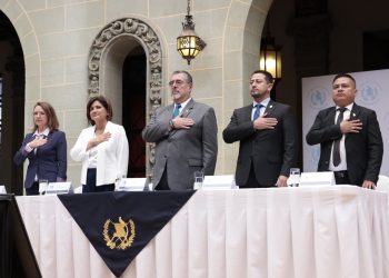 Presidente del Congreso, Nery Ramos, se comprometió a impulsar el consenso para lograr aprobación de la ley del agua en el país. / Foto: Noé Pérez.