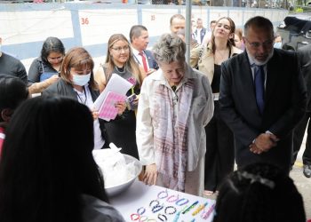 Primera dama de la nación, Lucrecia Peinado participó en la celebración del día del empleado en la Secretaría de Bienestar Social de la Presidencia de la República, este viernes 9 de agosto. / Foto: SBS.