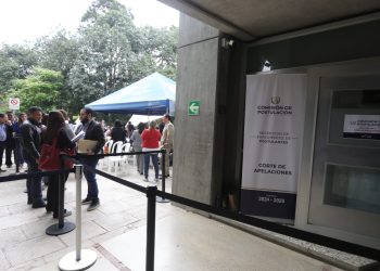 Recepción de expedientes por comisiones de postulación. / Foto: DCA.