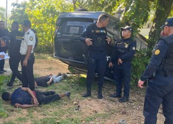 Acciones de PNC permiten la detención de supuestos robacarros en Petén