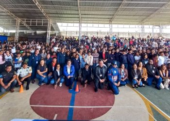Más de 400 estudiantes de San José Pinula participaron en la feria interactiva Ciber-Protegidos. / Foto: SVET.