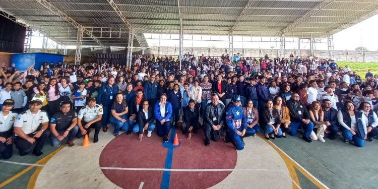 Más de 400 estudiantes de San José Pinula participaron en la feria interactiva Ciber-Protegidos. / Foto: SVET.