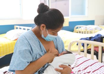 Del 1 al 7 de agosto se conmemora la semana de la lactancia materna. /Foto: IGSS.