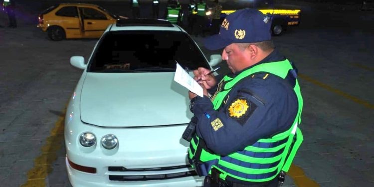Siguen operativos contra carreras clandestinas de automóviles y motos. / Foto: Mingob.