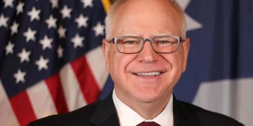 Tim Walz, gobernador de MInesota, es el vicepresidenciable de Kamala Harris. / Foto: Expansión.