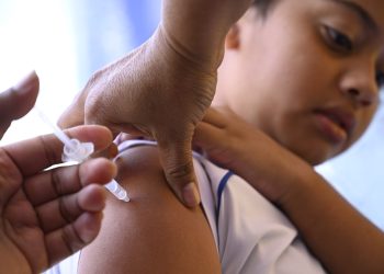 Personal del Ministerio de Salud Pública y Asistencia Social realizaron el relanzamiento de la campaña Vacunación en Acción, en Canalitos, zona 25 de la ciudad capital. / Foto: Daniel Ordóñez.