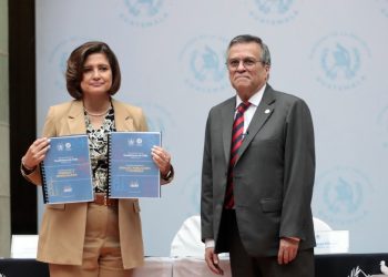 Vicepresidenta recibe resultados de la Encuesta Nacional de Condiciones de Vida 2023. / Foto: Dickéns Zamora y Daniel Ordoñez.