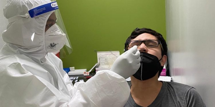 Salud ofrece distintos puestos para hisopados en prevención del COVID-19. /Foto: IGSS.