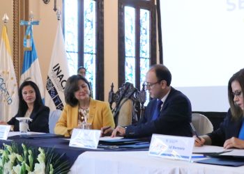 Seccatid e Inacif firman carta de entendimiento. /Foto: Seccatid.