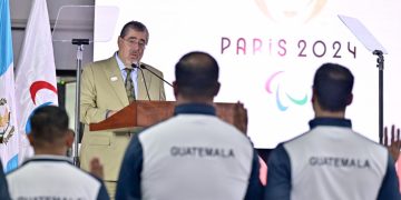 Presidente Arévalo juramentó a los deportistas para representar a Guatemala en los Juegos Paralímpicos París 2024. /Foto: Álvaro Interiano.