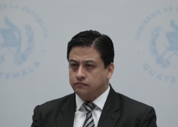 Comisionado contra la Corrupción, Julio Flores, comparte preocupación ante desestimaciones de denuncias por parte del Ministerio Público. /Foto: Daniel Ordoñez.