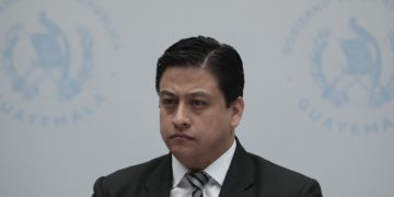 Comisionado contra la Corrupción, Julio Flores, comparte preocupación ante desestimaciones de denuncias por parte del Ministerio Público. /Foto: Daniel Ordoñez.