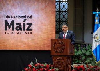 Ministro Maynor Estrada refrendó el compromiso del Ejecutivo para la conservación del maíz. /Foto: Gilber García.