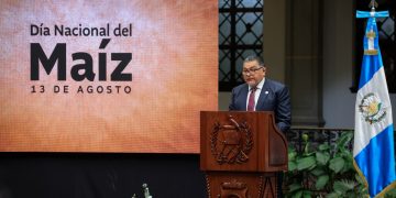 Ministro Maynor Estrada refrendó el compromiso del Ejecutivo para la conservación del maíz. /Foto: Gilber García.