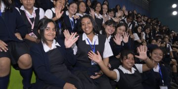 Niñas del INCA en la feria de prevención organizada por la SVET. /Foto: Álvaro Interiano.