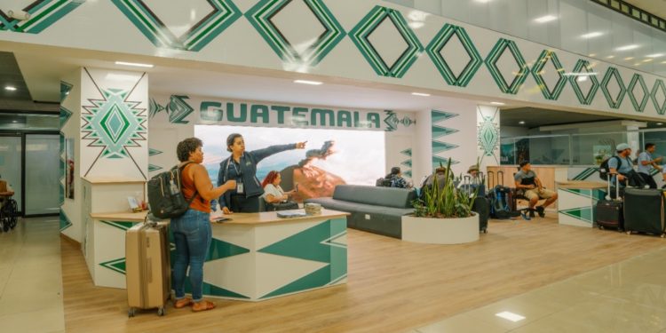 Oficina de Información Turística en el Aeropuerto Internacional La Aurora. /Foto: Inguat.