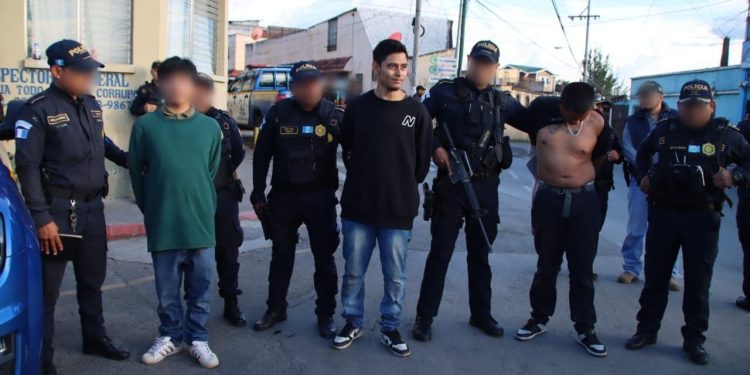 Capturan a cuatro motosicarios por crimen en zona 17. /Foto: PNC.