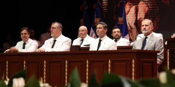 Presidente Arévalo junto a mandatarios y el rey de España en la toma de posesión de Luis Abinader. / Foto: Casa Real de España.