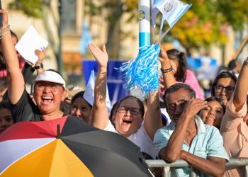 Ministra Grazioso dio su discurso ante un pueblo alegre por la llegada de los atletas olímpicos. /Foto: Gobierno de Guatemala.