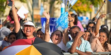 Ministra Grazioso dio su discurso ante un pueblo alegre por la llegada de los atletas olímpicos. /Foto: Gobierno de Guatemala.