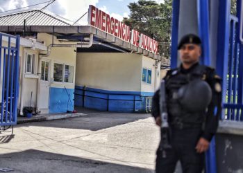 PNC y Ejército despliegan elementos en el Hospital Roosevelt. / Foto: Ministerio de Gobernación.